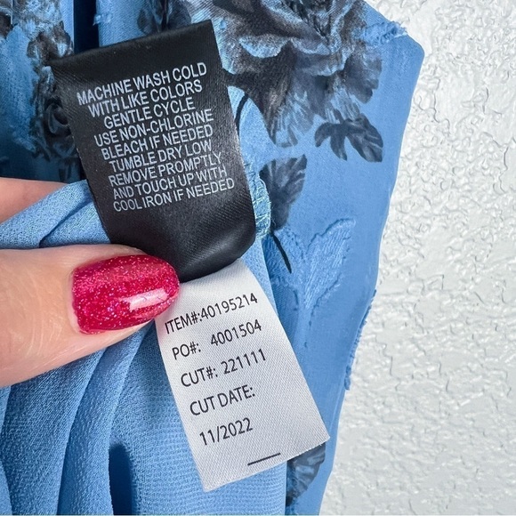 Torrid NWT Clip Chiffon Mock Neck Halter, Romantic Rose 2X - Sleeveless, Floral - Picture 14 of 15